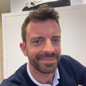 axopar contact photo