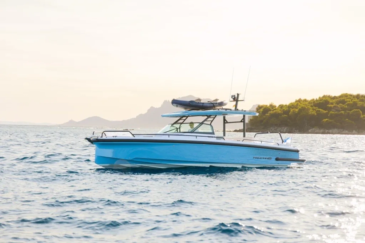 Axopar 37 Sun Top Iconic Edition Image