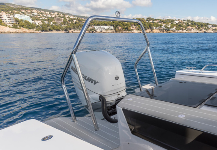 Axopar 28 Water ski frame single engine