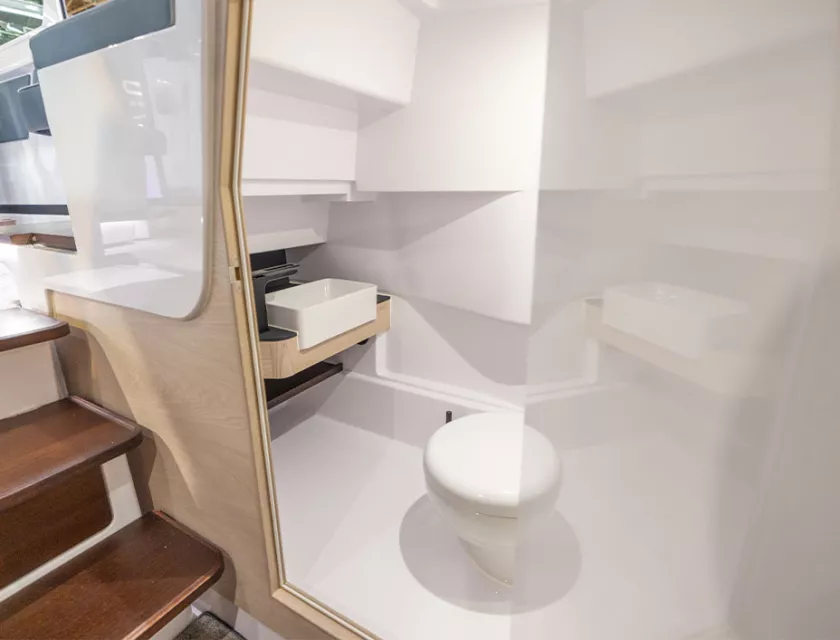 CF 0011 Axopar 29 XC Cross Cabin 0245