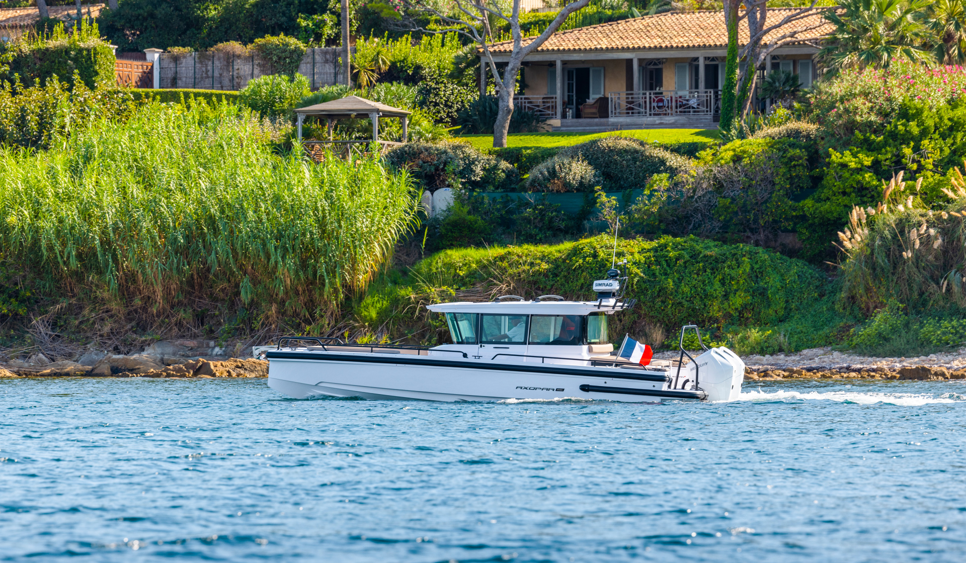 Axopar 28 cabin MY23 header image v2