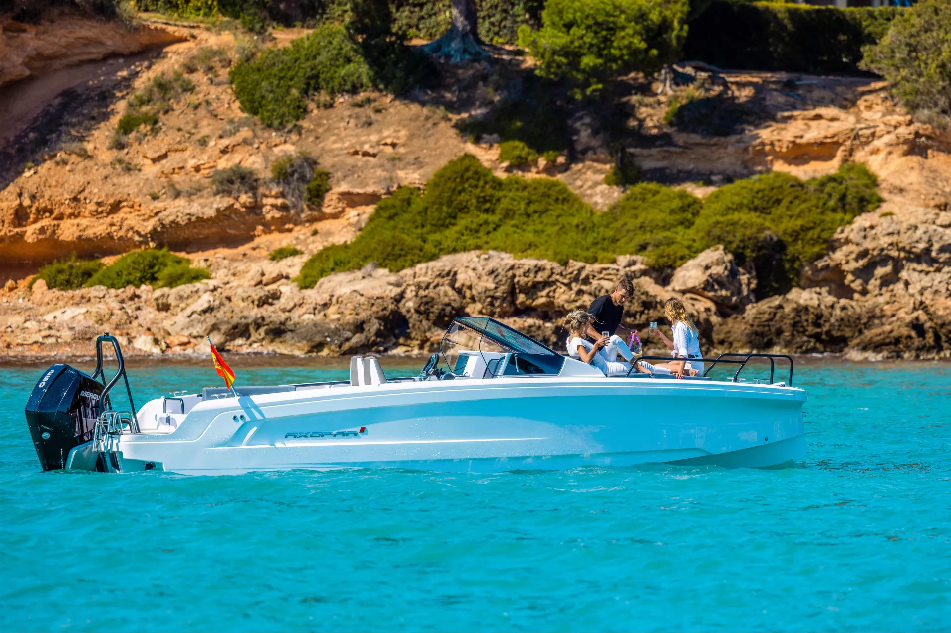 NP 0000 Axopar 25 Cross Bow C4A7454