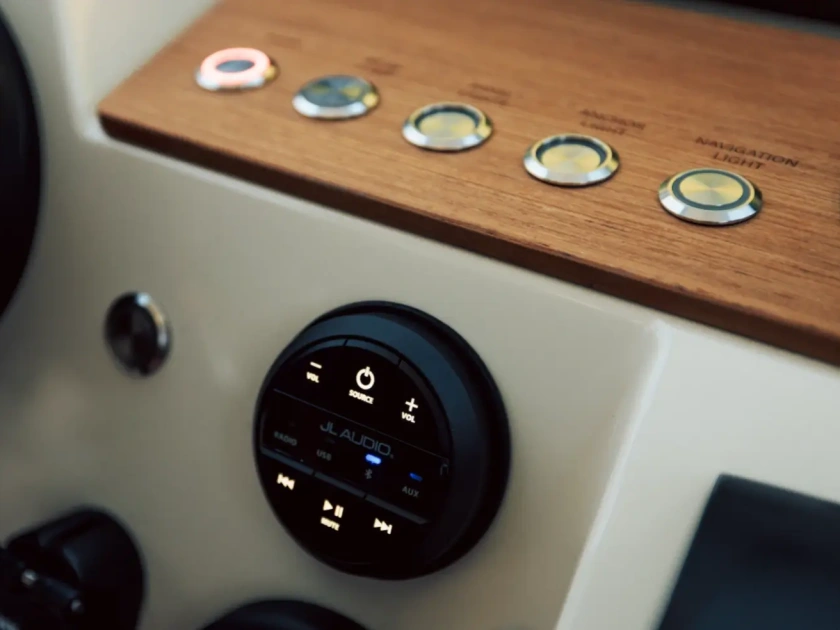 AX E25 technology04 retina