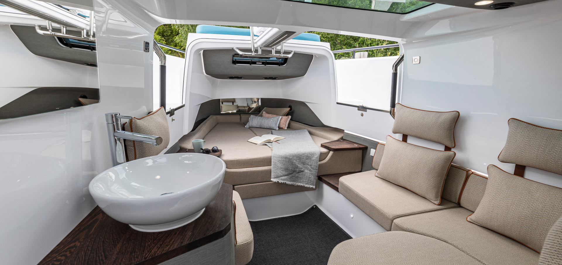 frontcabin