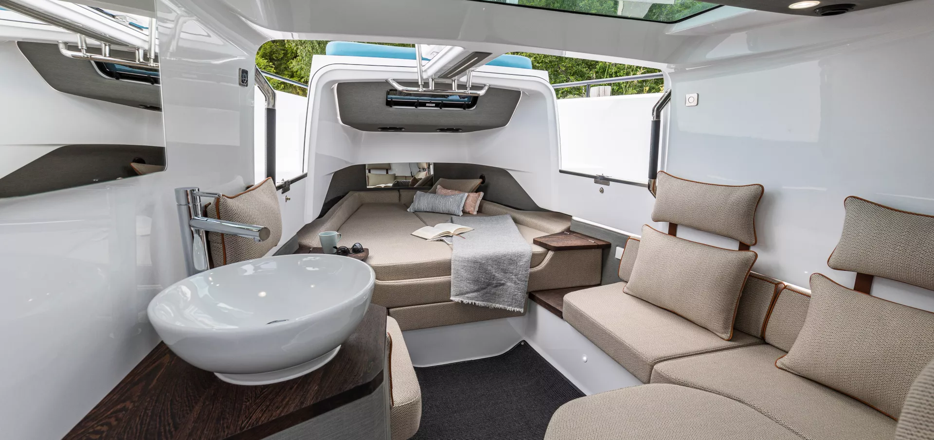 frontcabin