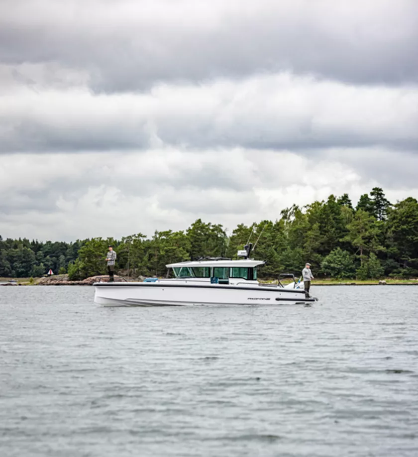 Axopar fishing image 5 v2 ScaleWidthWzEyMDBd