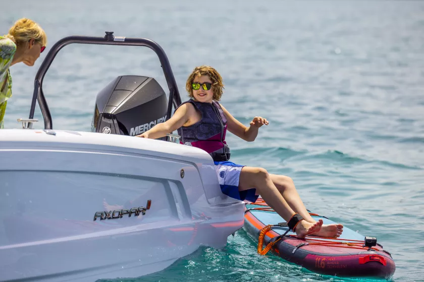 Axopar 25 Cross Bow C4A2112