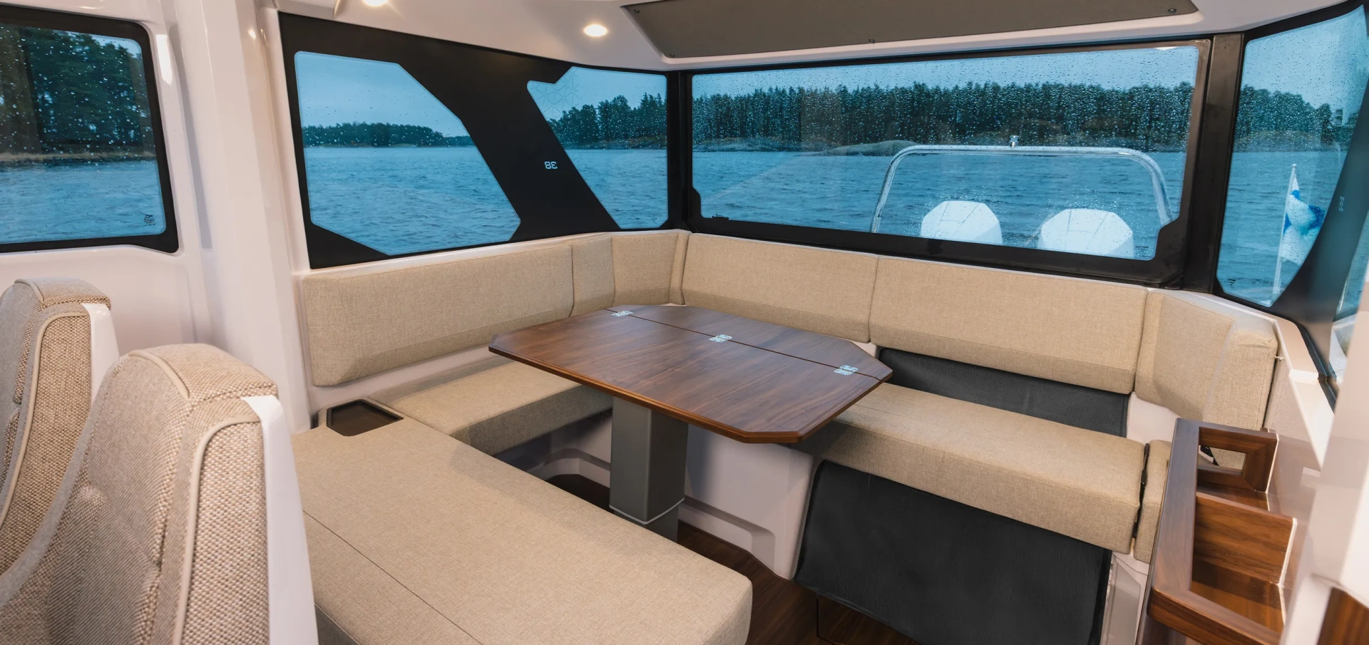 Axopar 38 XC Cross Cabin 099A6393 Axedit SLSH